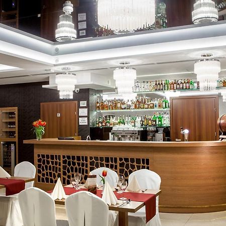 Hotel Miodowy Mlyn Opatow  Bagian luar foto
