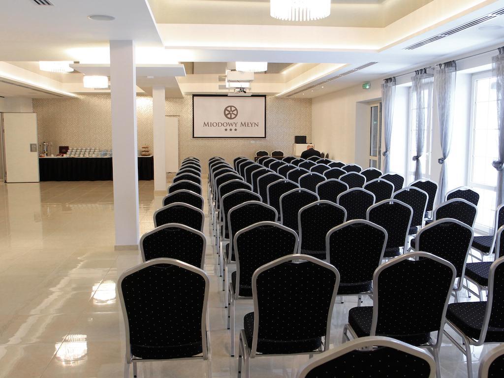 Hotel Miodowy Mlyn Opatow  Bagian luar foto