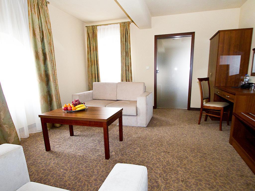 Hotel Miodowy Mlyn Opatow  Bagian luar foto