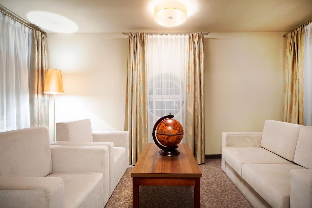 Hotel Miodowy Mlyn Opatow  Bagian luar foto