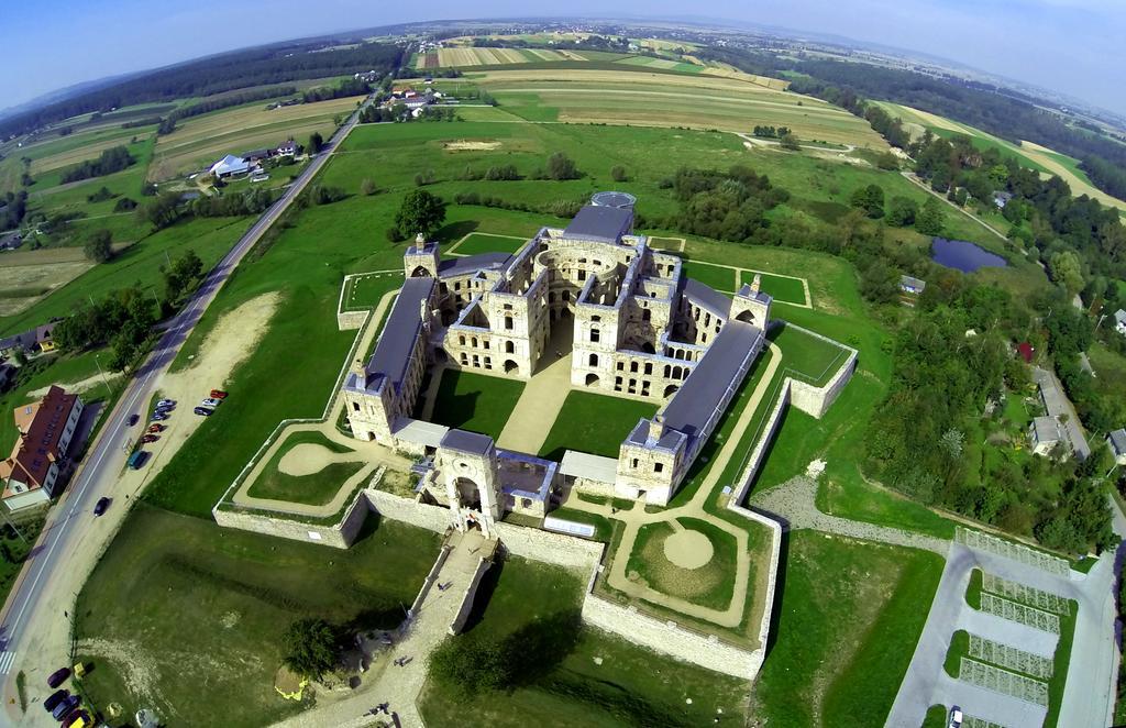 Hotel Miodowy Mlyn Opatow  Bagian luar foto