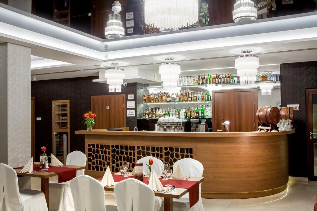 Hotel Miodowy Mlyn Opatow  Bagian luar foto